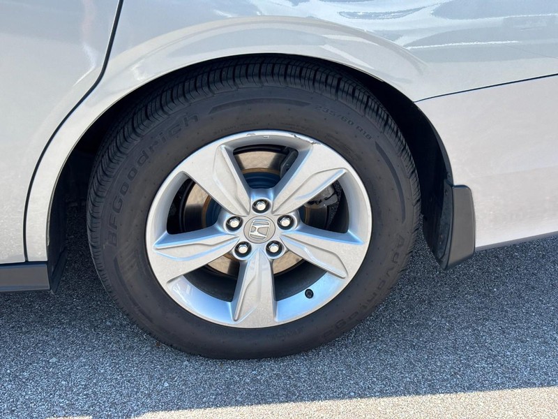 Honda Odyssey Vehicle Full-screen Gallery Image 11