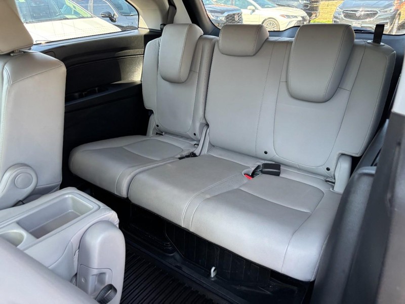 Honda Odyssey Vehicle Full-screen Gallery Image 12