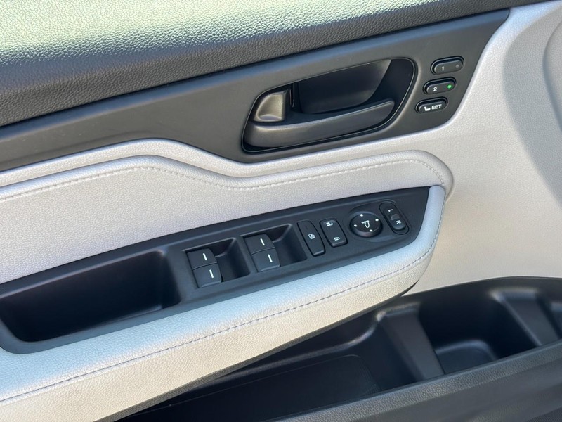 Honda Odyssey Vehicle Full-screen Gallery Image 19