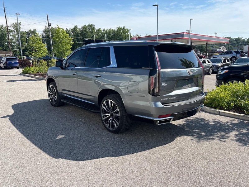Cadillac Escalade Vehicle Full-screen Gallery Image 02