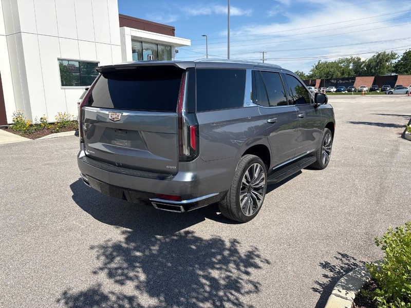Cadillac Escalade Vehicle Full-screen Gallery Image 03