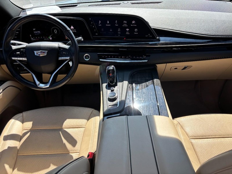 Cadillac Escalade Vehicle Full-screen Gallery Image 14