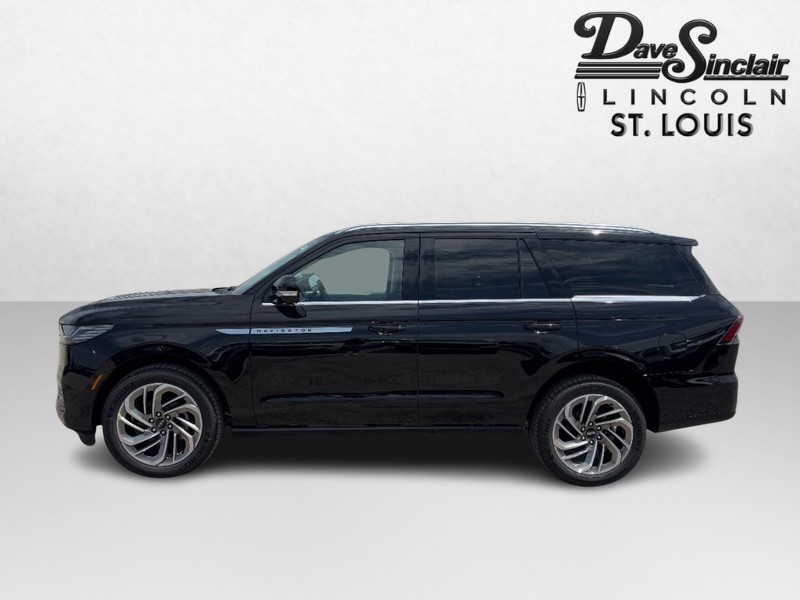 Lincoln Navigator Vehicle Full-screen Gallery Image 06