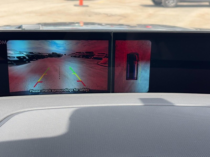 Lincoln Navigator Vehicle Full-screen Gallery Image 22