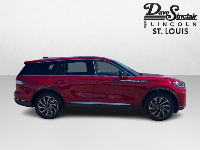 Lincoln Aviator Vehicle Full-screen Gallery Image 02