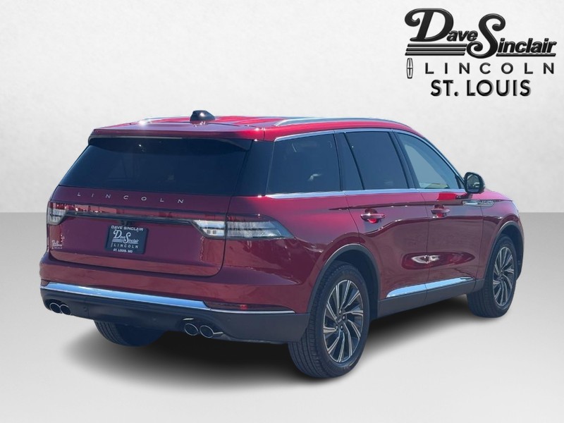 Lincoln Aviator Vehicle Full-screen Gallery Image 03