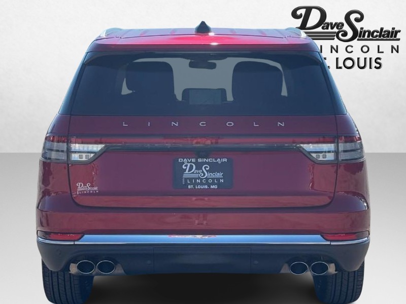 Lincoln Aviator Vehicle Full-screen Gallery Image 04