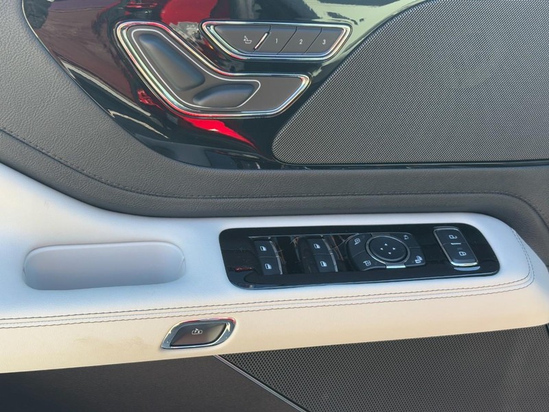 Lincoln Aviator Vehicle Full-screen Gallery Image 17