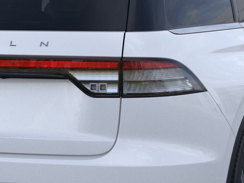 Lincoln Aviator Vehicle Full-screen Gallery Image 22