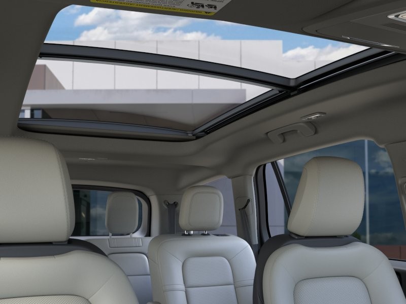 Lincoln Aviator Vehicle Full-screen Gallery Image 23