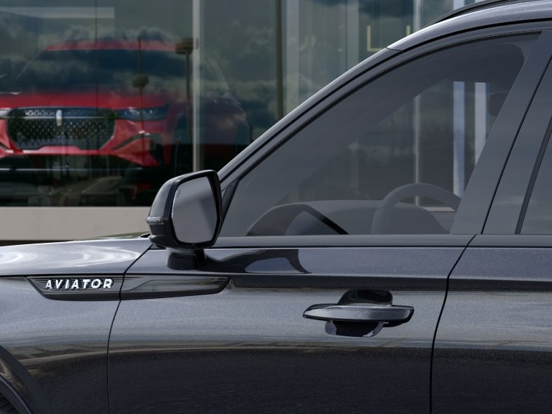 Lincoln Aviator Vehicle Full-screen Gallery Image 21