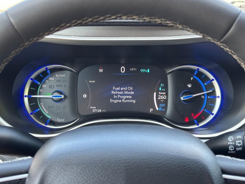 Chrysler Pacifica Vehicle Full-screen Gallery Image 22