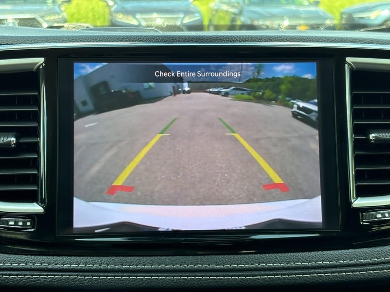 Chrysler Pacifica Vehicle Full-screen Gallery Image 25