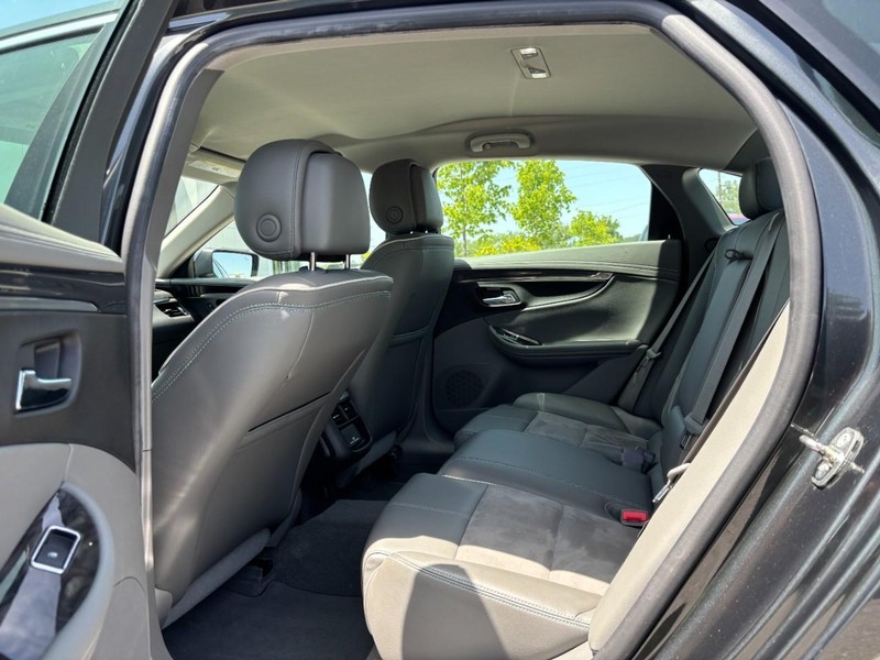 Chevrolet Impala Vehicle Full-screen Gallery Image 11