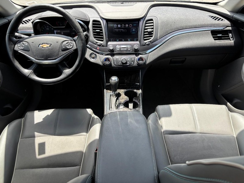 Chevrolet Impala Vehicle Full-screen Gallery Image 12