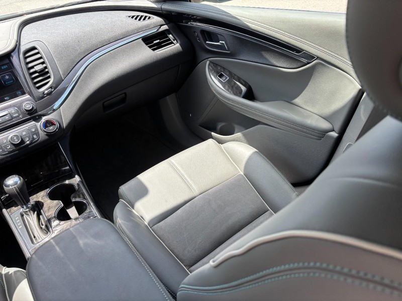 Chevrolet Impala Vehicle Full-screen Gallery Image 13
