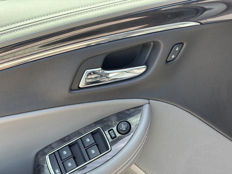 Chevrolet Impala Vehicle Full-screen Gallery Image 16