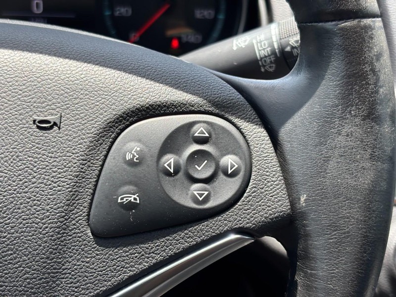 Chevrolet Impala Vehicle Full-screen Gallery Image 18