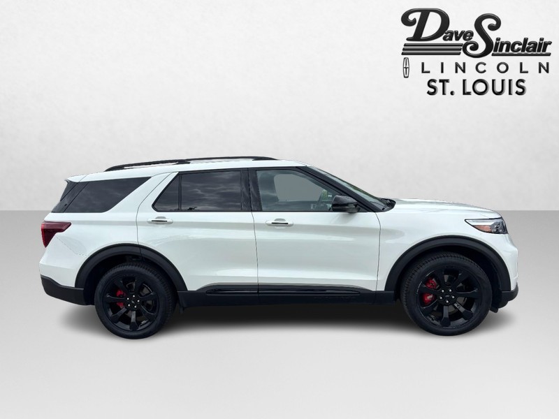 Ford Explorer Vehicle Full-screen Gallery Image 02