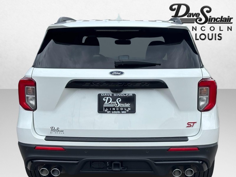 Ford Explorer Vehicle Full-screen Gallery Image 04