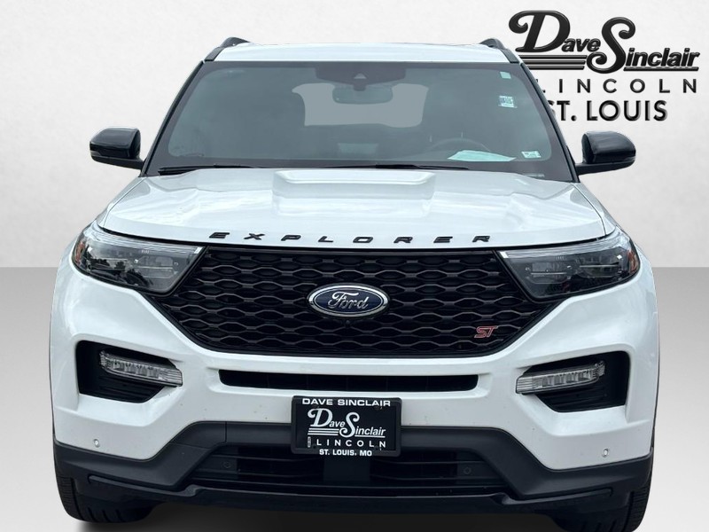 Ford Explorer Vehicle Full-screen Gallery Image 09