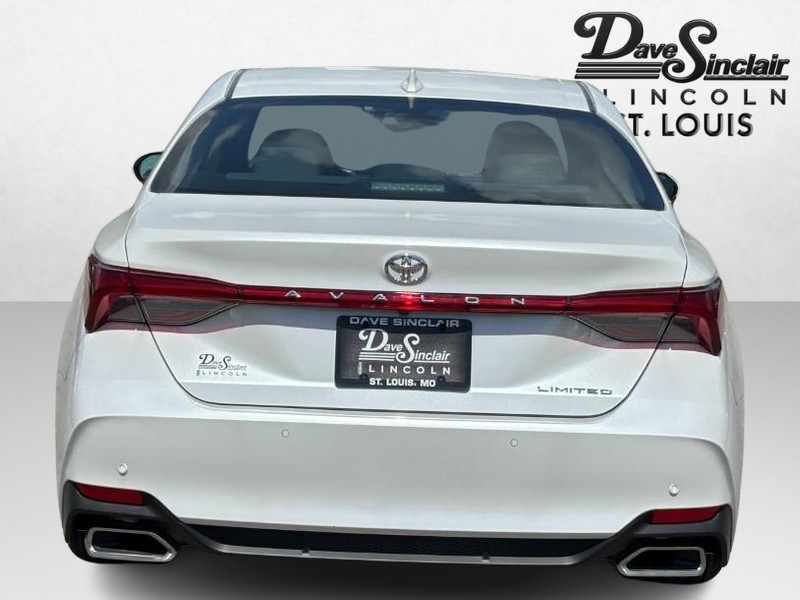 Toyota Avalon Vehicle Full-screen Gallery Image 04