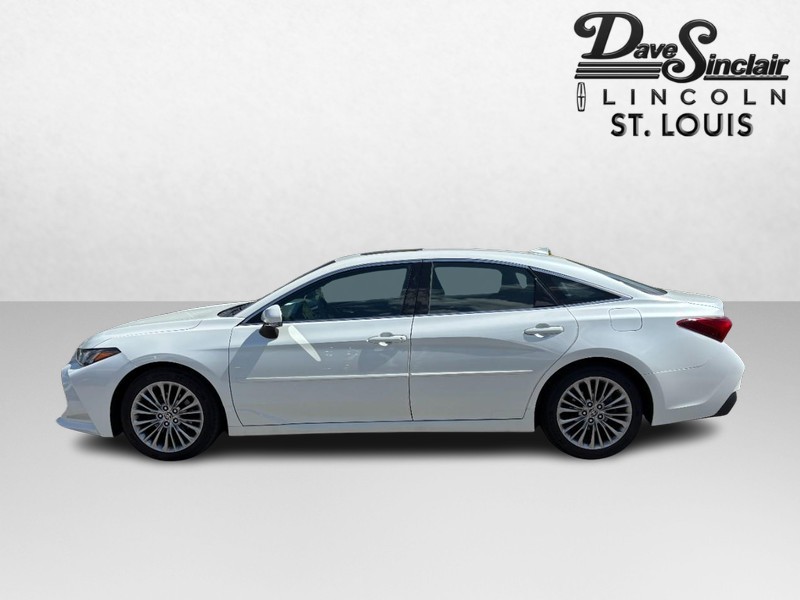 Toyota Avalon Vehicle Full-screen Gallery Image 06