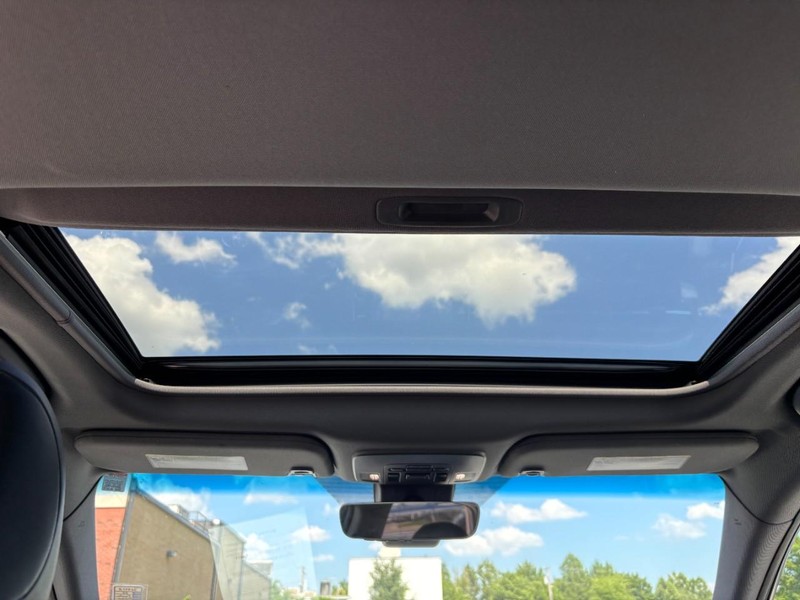 Toyota Avalon Vehicle Full-screen Gallery Image 13