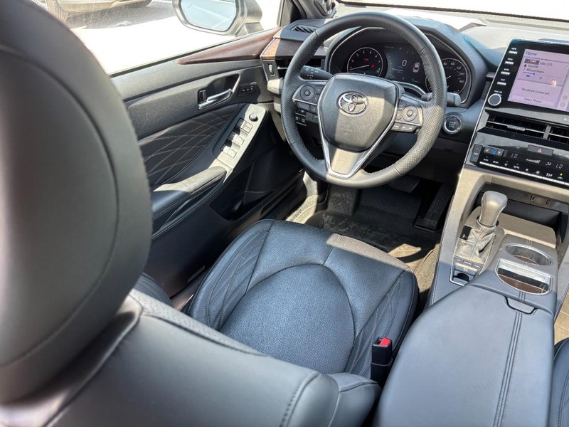 Toyota Avalon Vehicle Full-screen Gallery Image 14