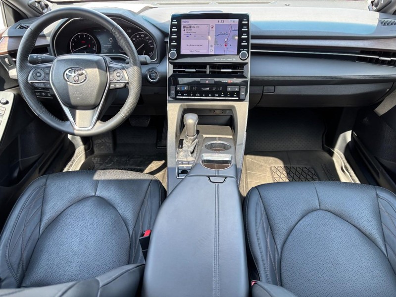 Toyota Avalon Vehicle Full-screen Gallery Image 15