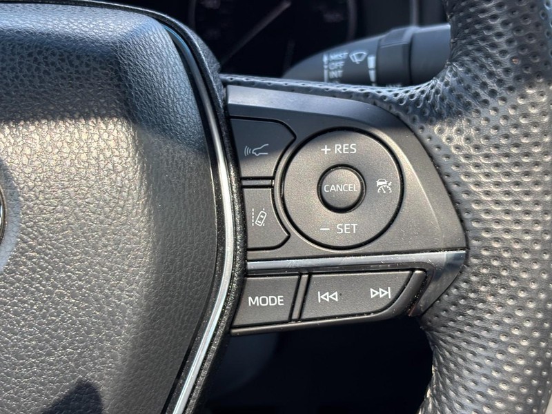 Toyota Avalon Vehicle Full-screen Gallery Image 20