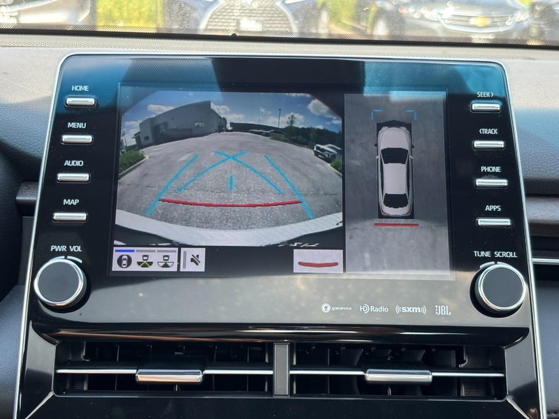 Toyota Avalon Vehicle Full-screen Gallery Image 23