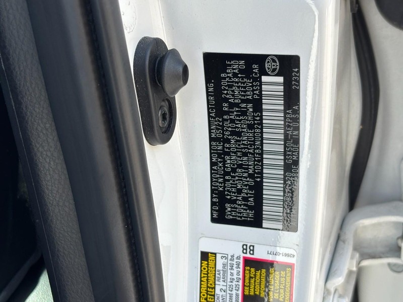 Toyota Avalon Vehicle Full-screen Gallery Image 25