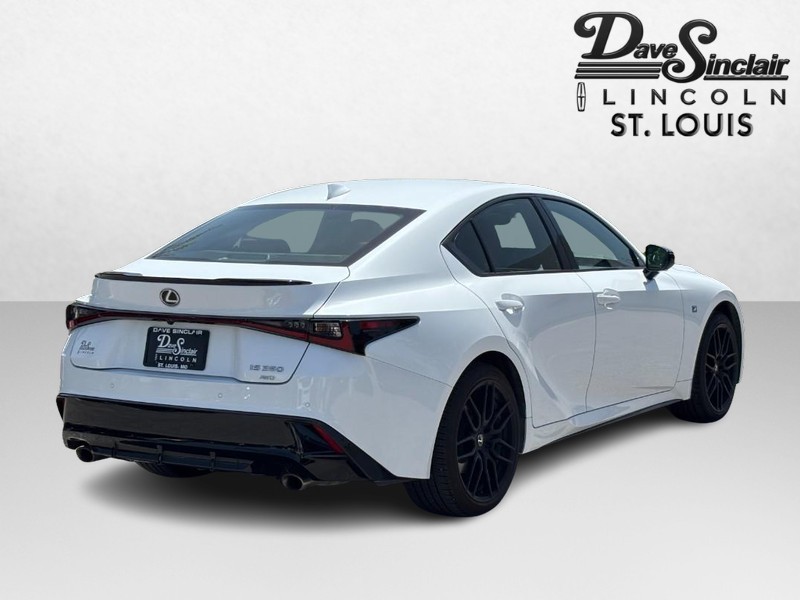 Lexus IS Vehicle Full-screen Gallery Image 03