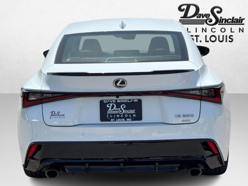 Lexus IS Vehicle Full-screen Gallery Image 04