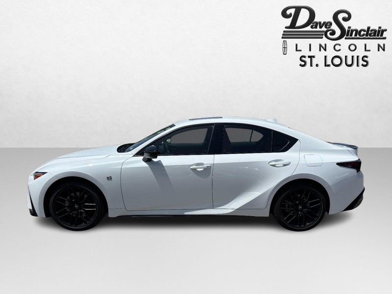 Lexus IS Vehicle Full-screen Gallery Image 06