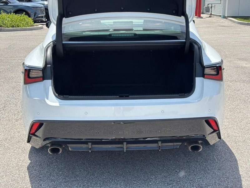 Lexus IS Vehicle Full-screen Gallery Image 10