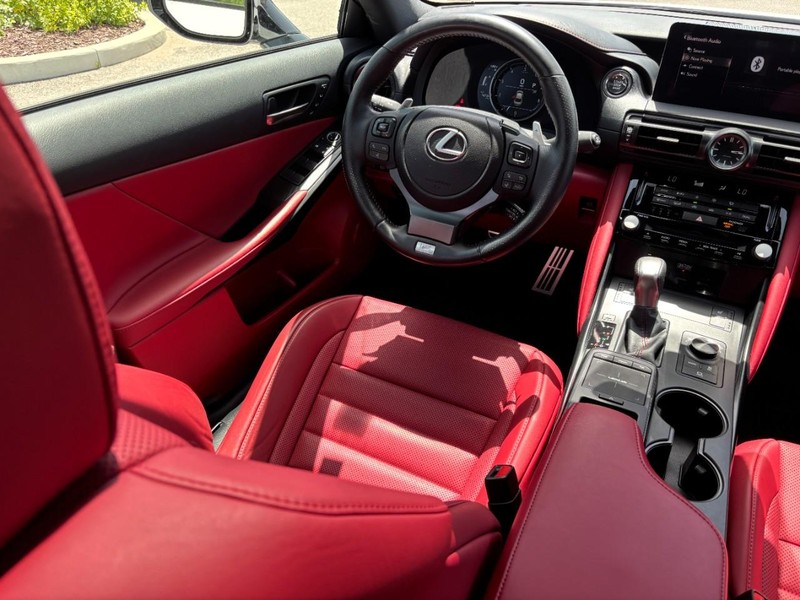 Lexus IS Vehicle Full-screen Gallery Image 13