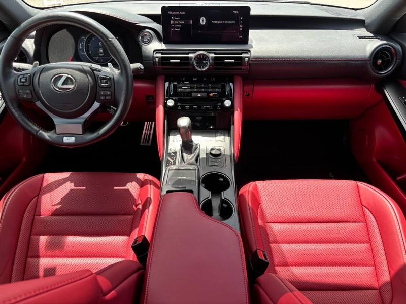 Lexus IS Vehicle Full-screen Gallery Image 14