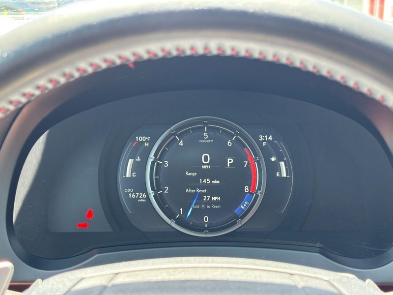 Lexus IS Vehicle Full-screen Gallery Image 21