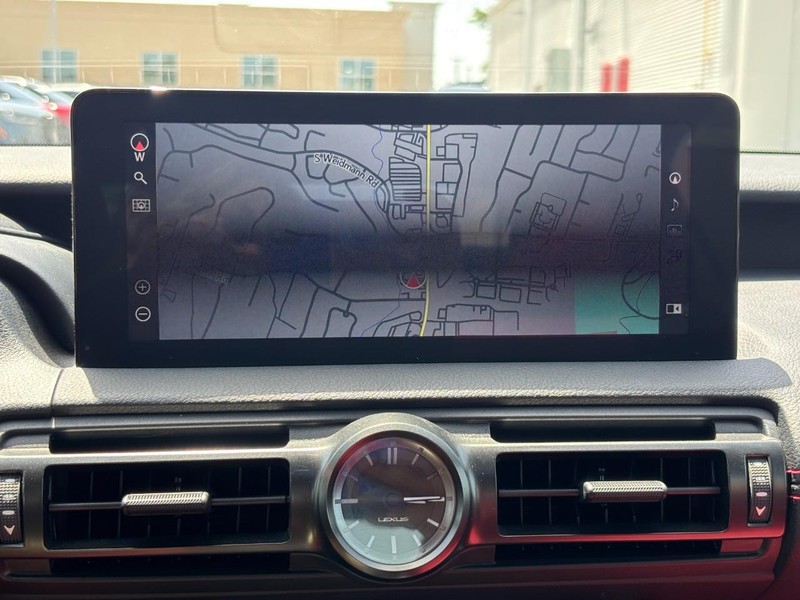 Lexus IS Vehicle Full-screen Gallery Image 22
