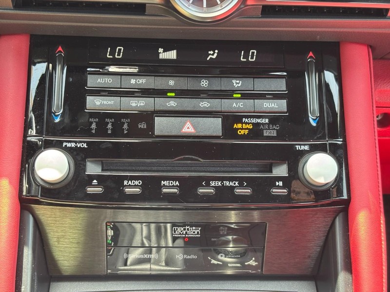 Lexus IS Vehicle Full-screen Gallery Image 24