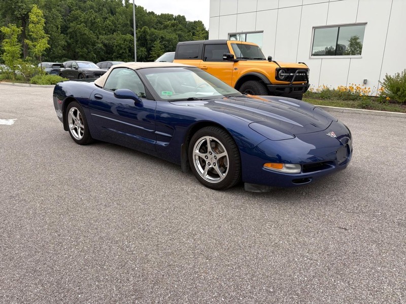 Chevrolet Corvette Vehicle Full-screen Gallery Image 04