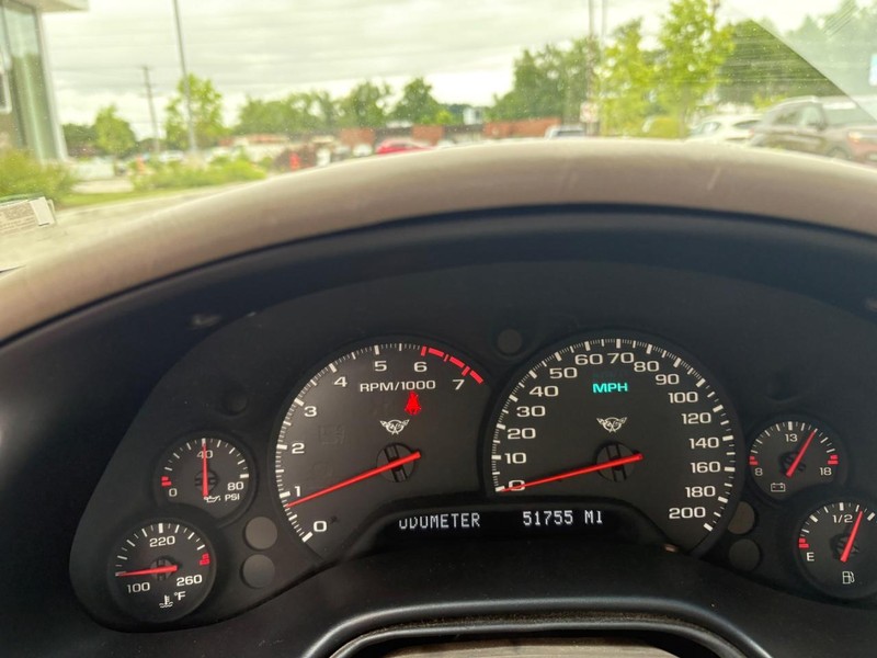 Chevrolet Corvette Vehicle Full-screen Gallery Image 06