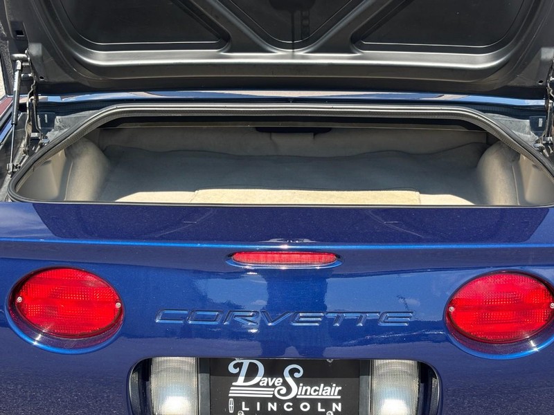 Chevrolet Corvette Vehicle Full-screen Gallery Image 10