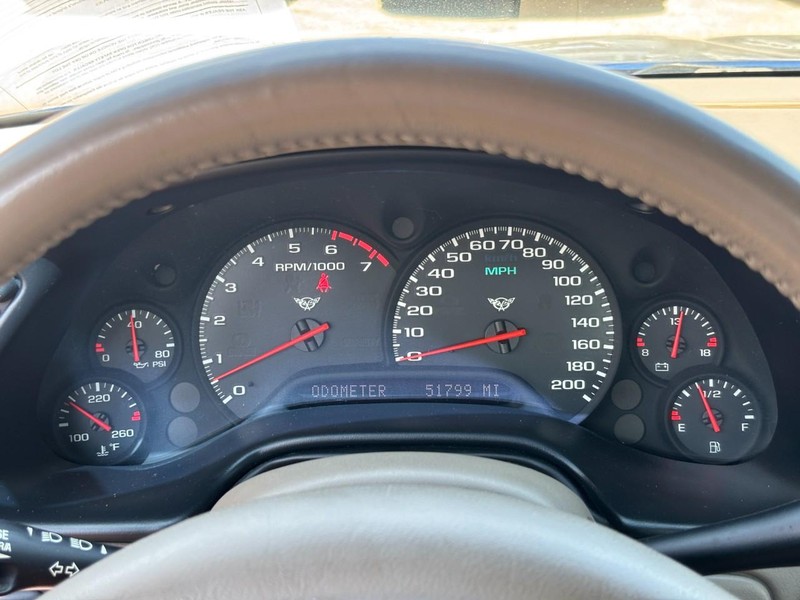Chevrolet Corvette Vehicle Full-screen Gallery Image 17