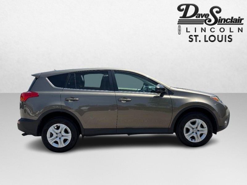 Toyota RAV4 Vehicle Full-screen Gallery Image 02