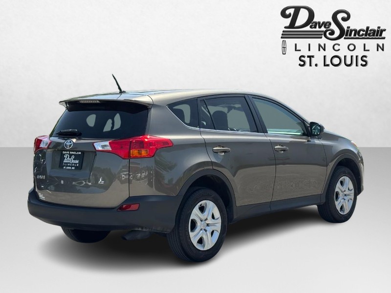 Toyota RAV4 Vehicle Full-screen Gallery Image 03