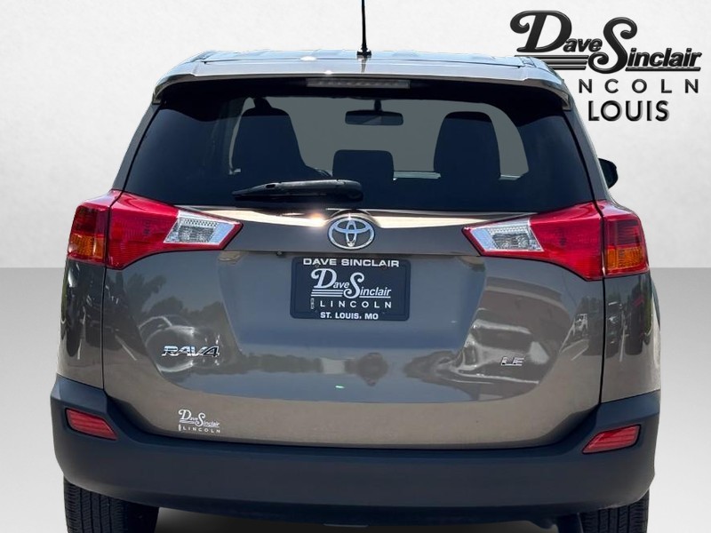 Toyota RAV4 Vehicle Full-screen Gallery Image 04