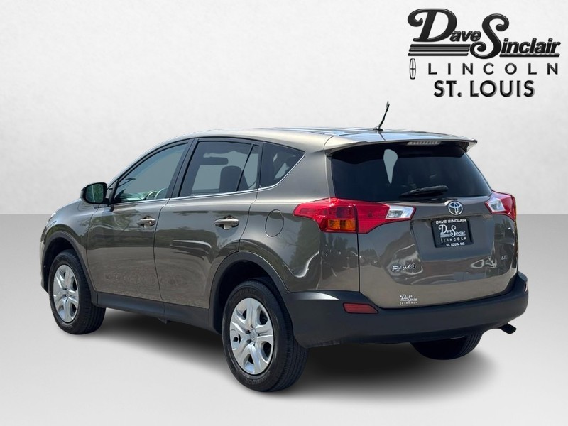 Toyota RAV4 Vehicle Full-screen Gallery Image 05